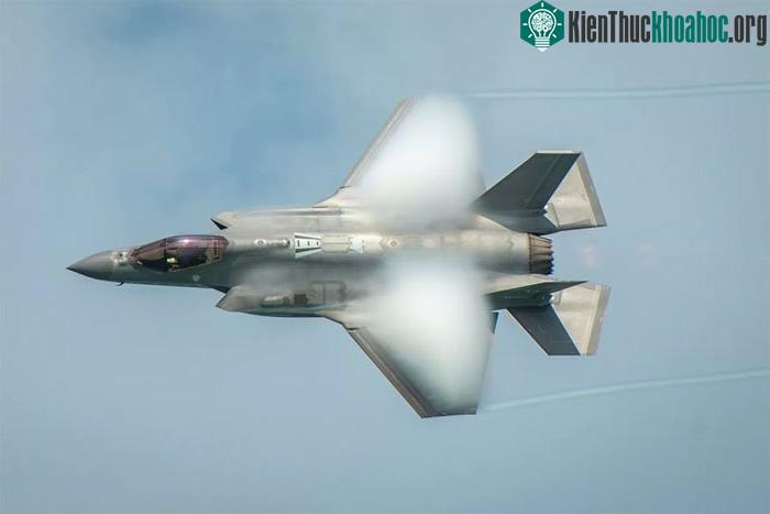 Bên trong nhà máy sản xuất vũ khí tuyệt mật của Lockheed Martin ảnh 2