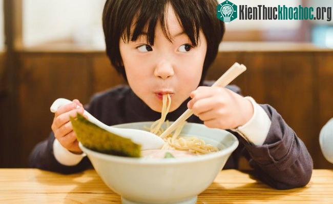 &nbsp;Hương vị món ăn khi húp cũng tăng lên nhờ các yếu tố khác.