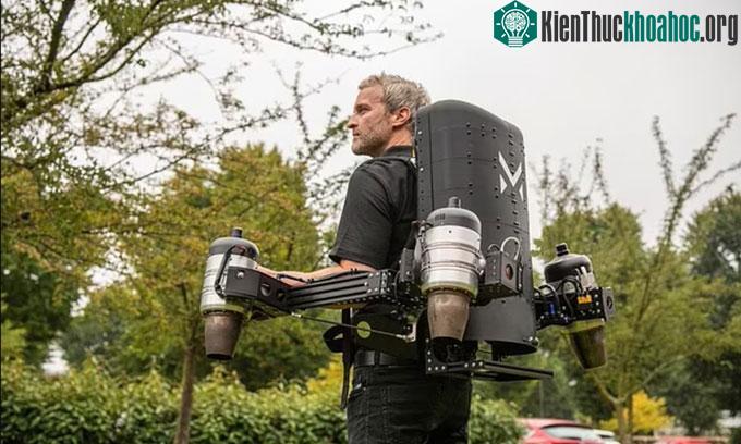Bộ đồ bay Maverick Jetpack trang bị hệ thống lái tự động.