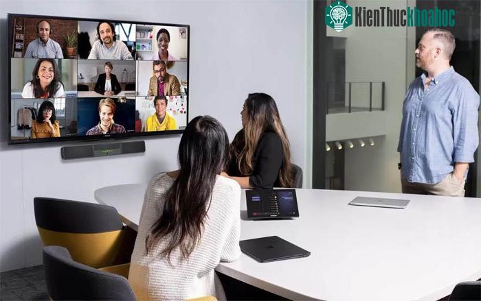 Làm việc tại nhà khiến cho mạng lưới tương hỗ giữa các nhân sự trở nên nhạt nhòa.