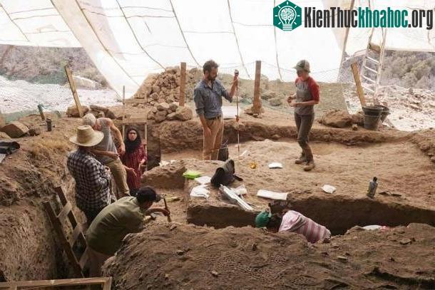 &nbsp;Các nhà nghiên cứu tìm thấy 33 hạt trang sức tại hang động phía tây Maroc