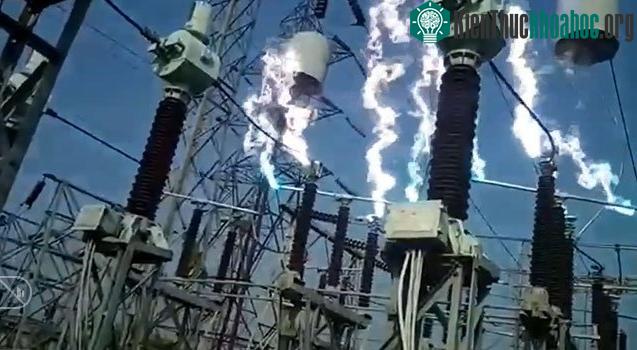 &nbsp;Giữa các khoảng hở này lại xuất hiện một hiện tượng đặc biệt.