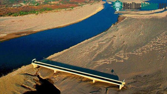 Cầu Puente Sol Naciente -&nbsp; cây cầu vô dụng nhất thế giới.