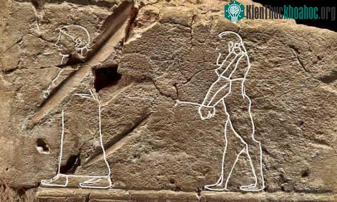 Hồn ma đi theo người yêu trên bảng đất sét Babylon.