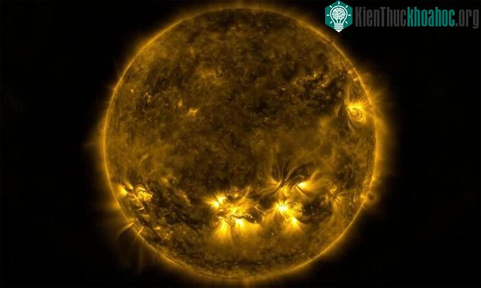Hình ảnh bão mặt trời quan sát từ vệ tinh Solar Dynamics Orbiter.