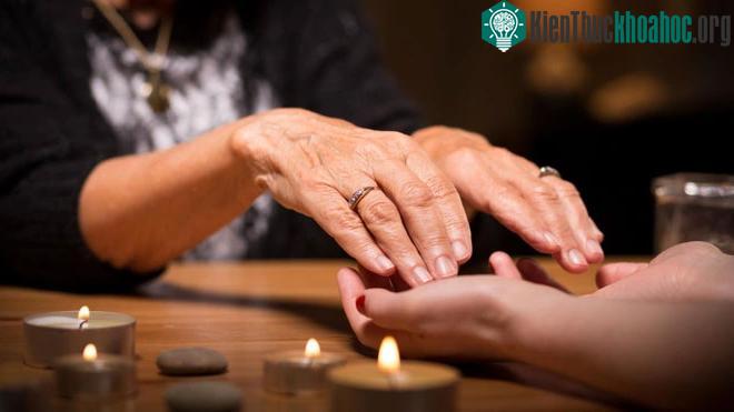 Các nhà tâm linh thường có xu hướng báo cáo về tình trạng thính giác bất thường hơn là tích cực