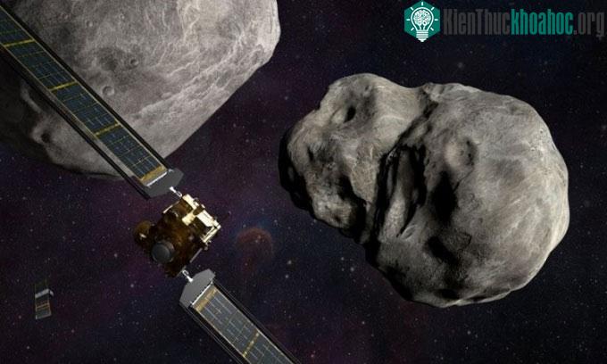 Mô phỏng tàu vũ trụ DART và vệ tinh cubesat ở hệ tiểu hành tinh Didymos.