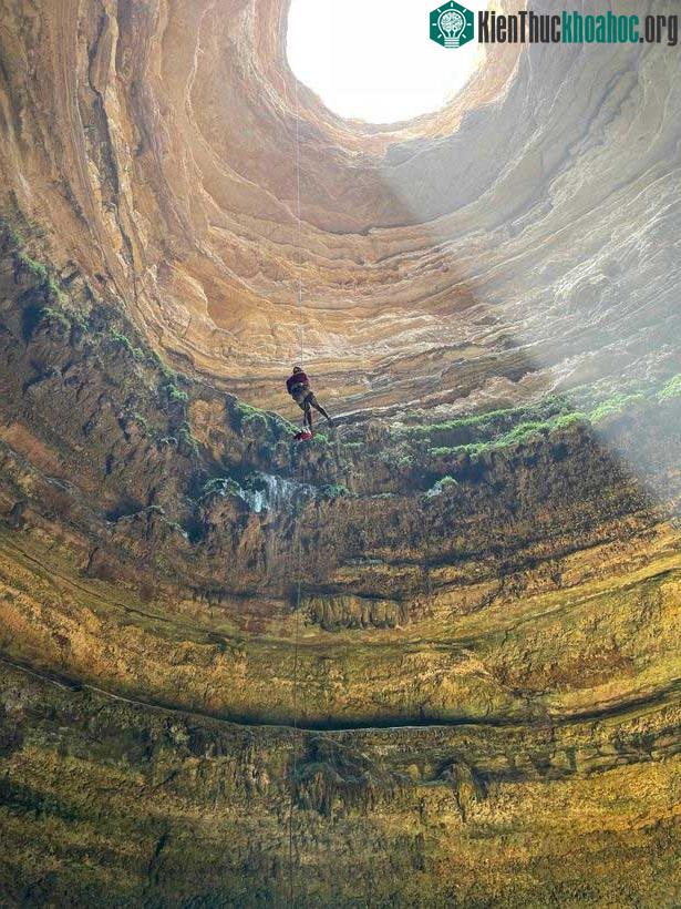 Cái hố đã khiến người dân địa phương lo sợ trong nhiều thế kỷ.