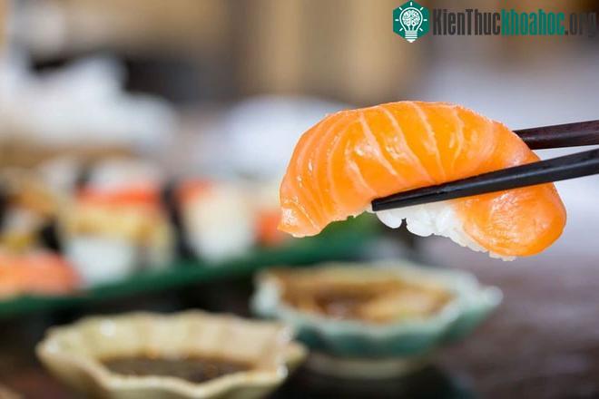 Loài ký sinh trùng kỳ lạ có ngoại hình giống hệt miếng sushi ảnh 1