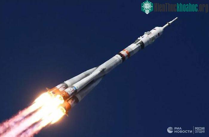 &nbsp;Tên lửa Soyuz 2.1a đẩy tàu vũ trụ Soyuz vào quỹ đạo
