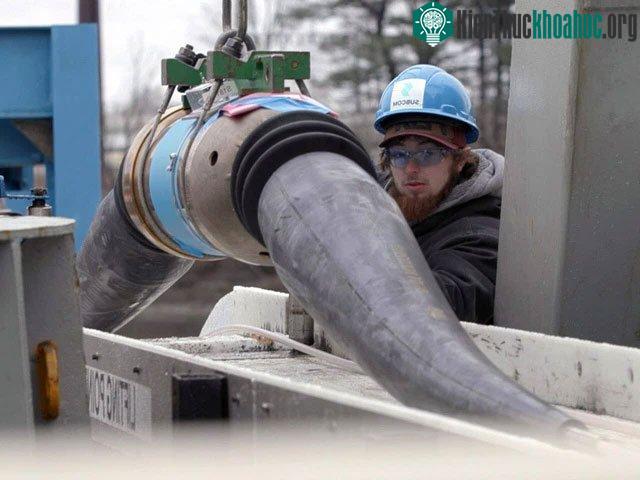 Với tuyến cáp dài, nhà sản xuất sẽ bổ sung một bộ phận gọi là bộ khuếch đại sau mỗi 100 mét