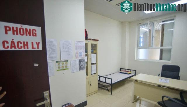 Ban quản lý cũng bố trí phòng cách ly y tế để phòng trường hợp có ca nghi nhiễm Covid-19.