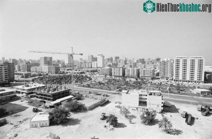 Vô số tòa nhà đang xây dựng ở Abu Dhabi, UAE