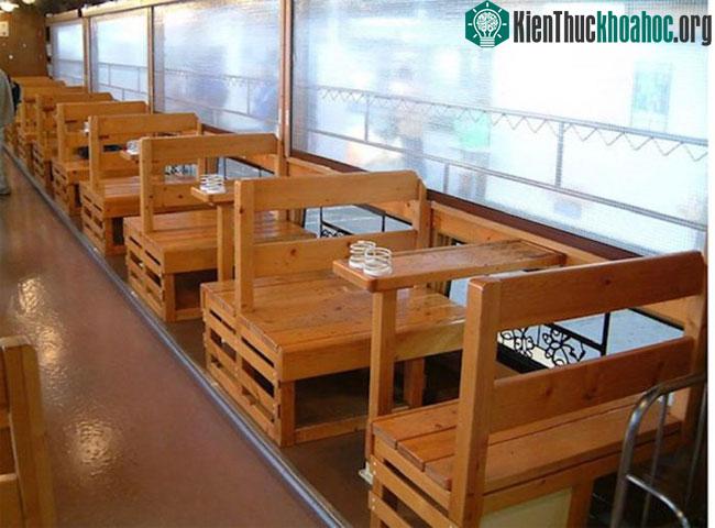 Tàu có thiết kế cửa kính nhiều, rất thoáng