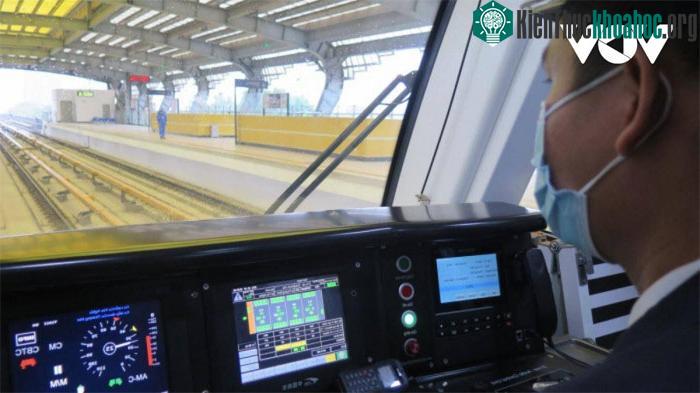 Các lái tàu đều đã được cấp giấy phép lái tàu.