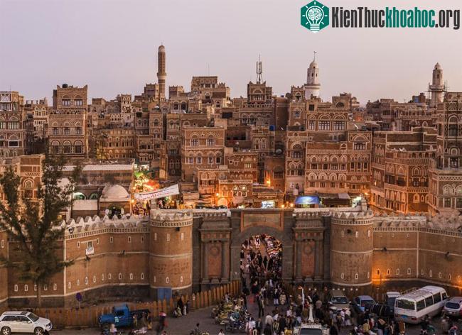 Khám phá những tòa nhà chọc trời bằng bùn giữa lòng Yemen ảnh 2