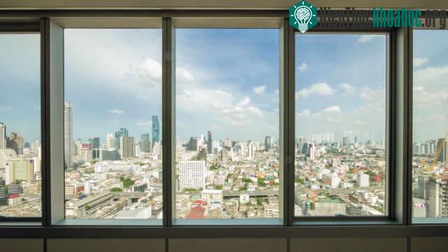 Khi hình chữ nhật bị co kéo càng nhiều, bạn càng biết mình đang nhìn ô cửa đó ở một góc xa
