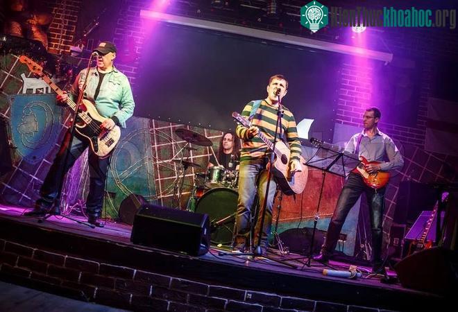 Nghe nhạc rock hay bất cứ thứ gì bạn thích có thể cải thiện khả năng tư duy trong thời gian ngắn.