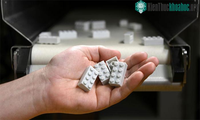 Giờ thử thách của Lego là tối ưu lực bám của khối gạch làm từ nhựa tái chế