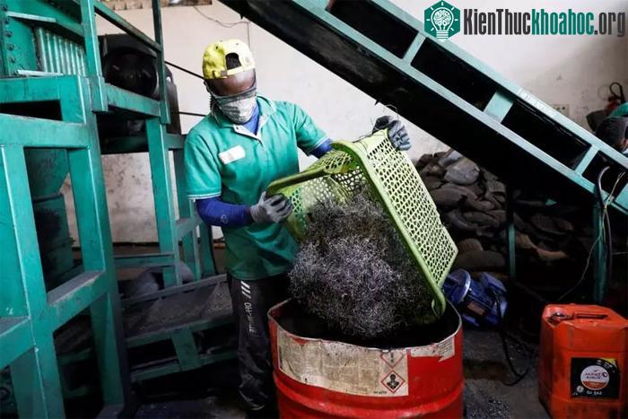 Vàng đen mới ở Nigeria: Lốp xe hơi đã qua sử dụng ảnh 3