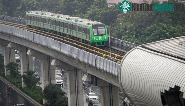Tàu đường sắt Cát Linh - Hà Đông có 4 toa, mỗi toa chở được 240 người.