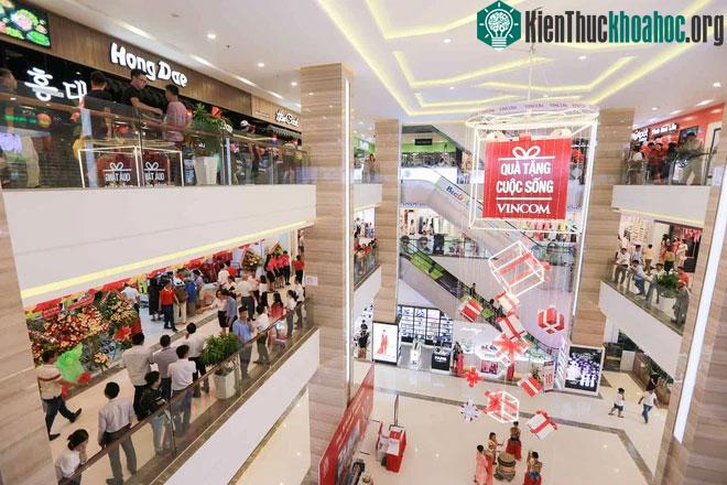 Khu mua sắm ngầm dưới lòng đất Vincom Royal City.