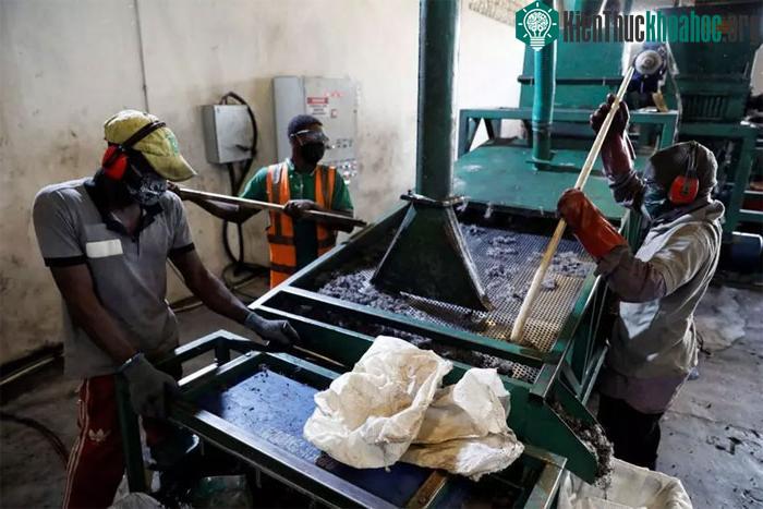 Vàng đen mới ở Nigeria: Lốp xe hơi đã qua sử dụng ảnh 4
