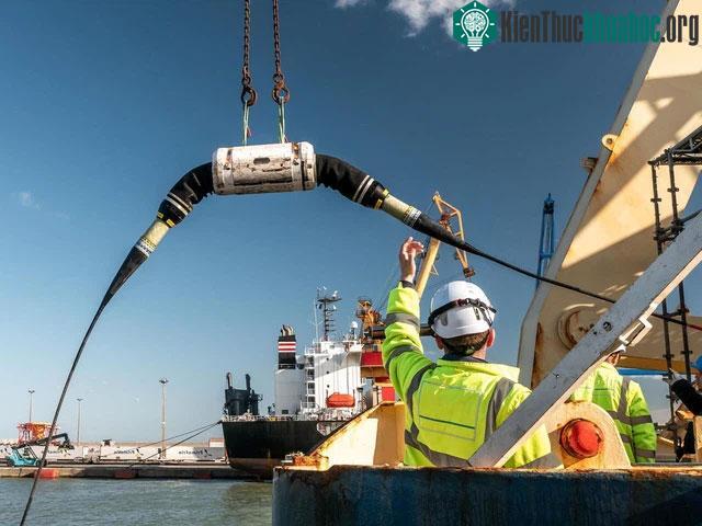 Bản thân sợi cáp có độ dày chỉ bằng một chiếc vòi tưới nước làm vườn.