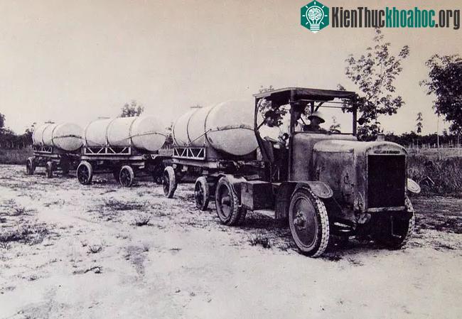 Năm 1915, tổng giá trị nhập khẩu ô tô vào Đông Dương đạt mức 1 triệu franc