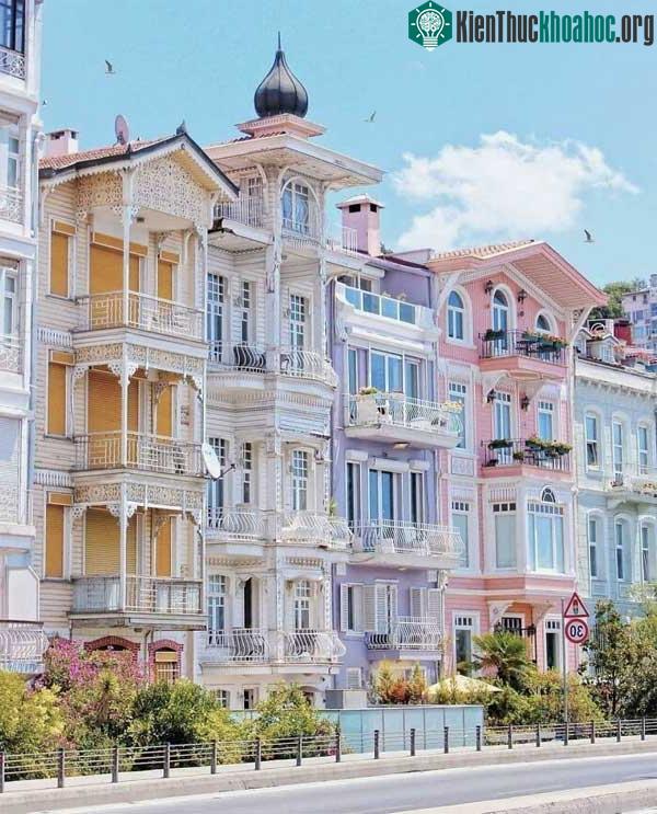 Một khu phố khác lạ ở Istanbul.