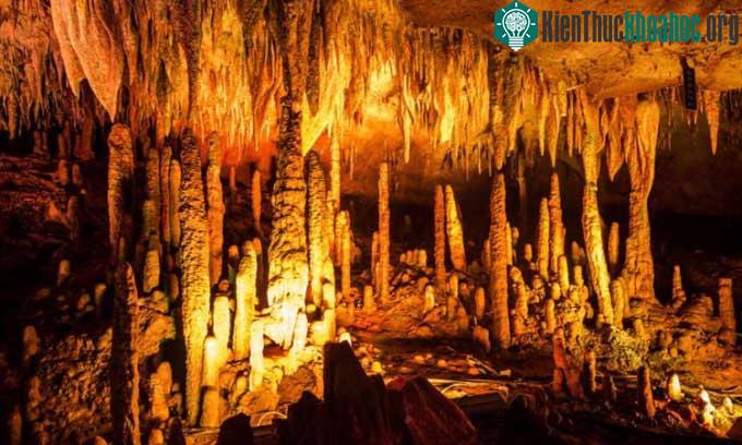 Hang Thần Nông ở thung lũng Dương Tử