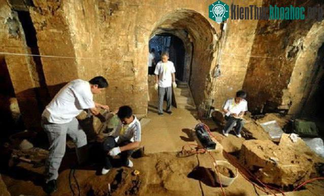 Khai quật mộ Tào Tháo, thấy vũ khí thất truyền nghìn năm, chuyên gia xuýt xoa: Báu vật! ảnh 0