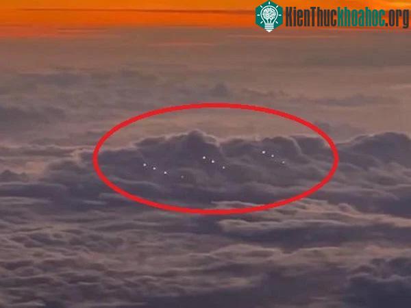Đây là một trong những bức ảnh chụp UFO rõ nhất trong nhiều năm.