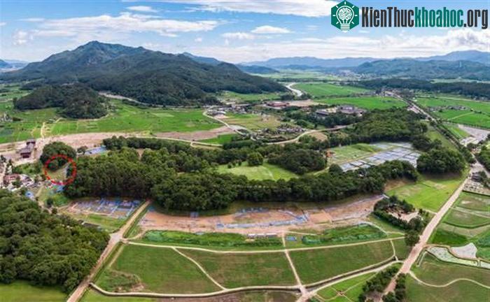 Khu di tích lịch sử Gyeongju và vị trí phát hiện 3 nạn nhân hiến tế (khoanh tròn).