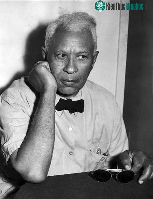 Garrett Morgan (1877 – 1963).