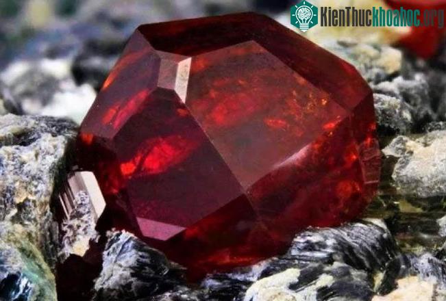 Painite là loại đá đứng đầu trong danh sách khi nói về độ bền.