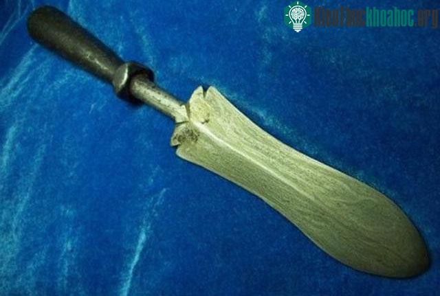 Khai quật mộ Tào Tháo, thấy vũ khí thất truyền nghìn năm, chuyên gia xuýt xoa: Báu vật! ảnh 1