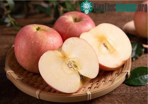 Phụ nữ muốn có một thân hình cân đối hãy thử ăn táo vào buổi sáng