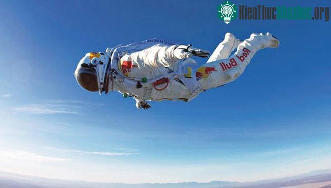 Môi trường chân không sẽ khiến nạn nhân ngạt thở trong vòng vài phút.&nbsp;