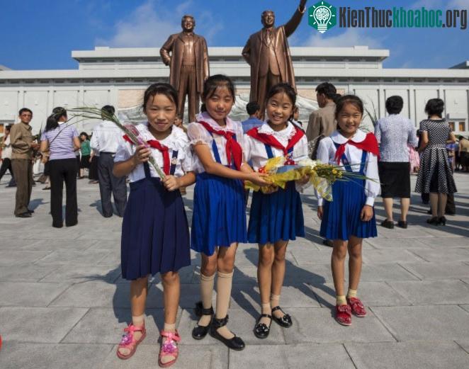 Các bạn nhỏ trong Đoàn thiếu nhi Triều Tiên
