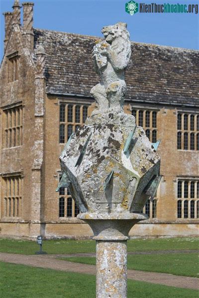 Đồng hồ Barrington Court, Somerset, Anh.