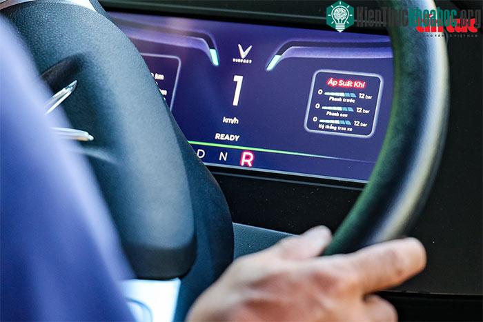 Với 4 cục pin cỡ lớn dung lượng 281kWh, buýt điện có khả năng di chuyển tối đa từ 220-260km.