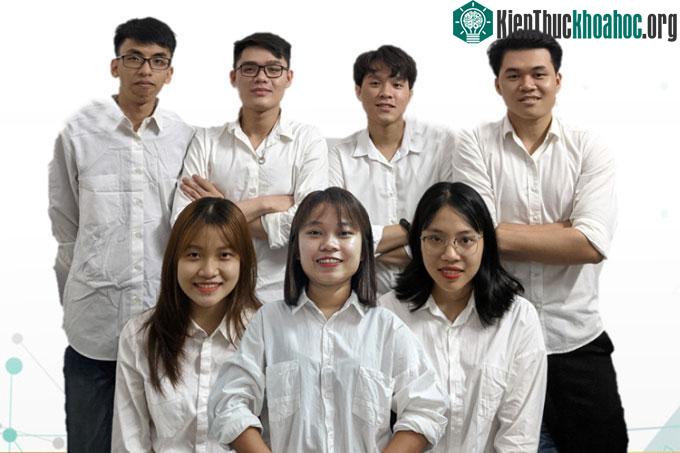 Nhóm sinh viên chế tạo thành công áo khoác tự nổi khi xuống nước ảnh 2