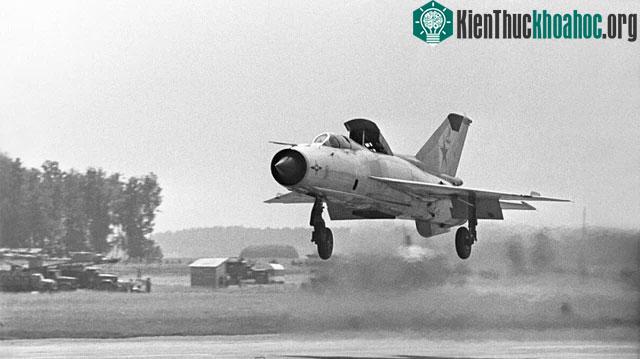 Máy bay MiG-21 của Liên Xô cất cánh