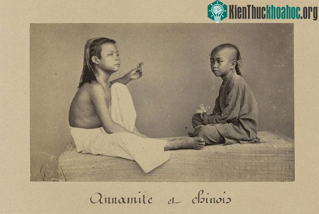 Hai trẻ em người Hoa ở Chợ Lớn.