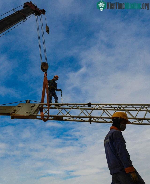 Hiện phần xây dựng hiện hoàn thiện 95%, phần lắp máy hoàn thành 85%.