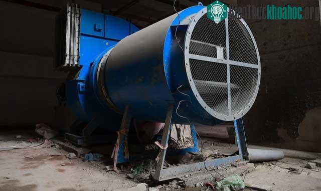 Rác được đốt sẽ tạo ra luồng khí nóng giúp chạy các tuabin của máy phát điện.
