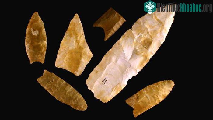 Một quan điểm khác cho rằng con người đến châu Mỹ sớm hơn nhiều