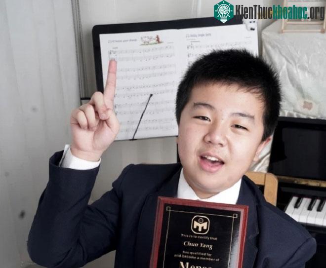Cậu bé Daniel Yang.