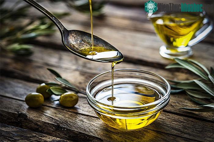 Việc ăn hơn nửa muỗng canh dầu ô liu mỗi ngày giúp giảm nguy cơ tử vong do bệnh tim mạch.